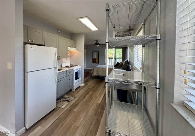 Foto del edificio - 8061 Country Rd