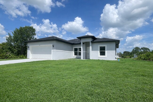 Foto del edificio - Brand-New & Modern! 4/2/2 Home in Desirable SW Lehigh Acres