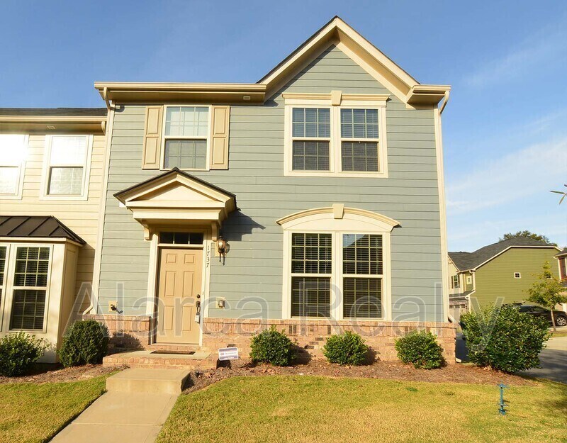 Primary Photo - 1737 Evergreen Dr