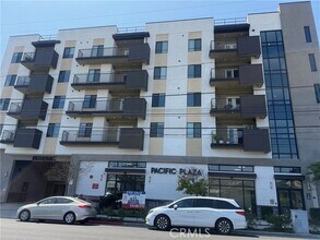 Building Photo - 419 N Chandler Ave