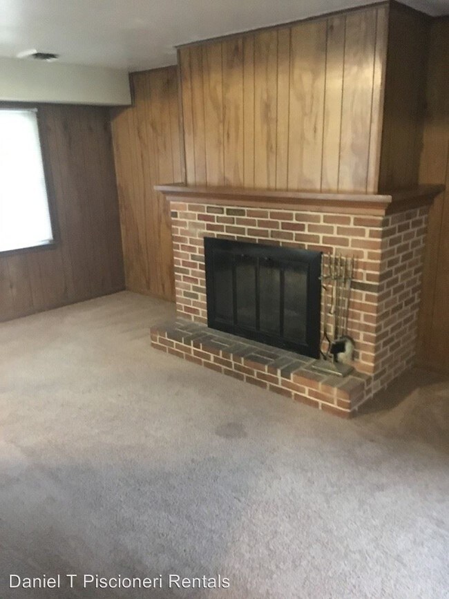 Building Photo - 3 br, 1 bath House - 4920 SHASTA WAY