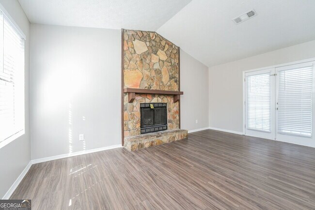 Foto del edificio - 4707 Greenway Rd NW