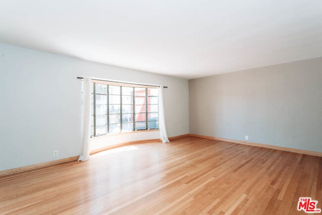 Foto del edificio - 10961 Strathmore Dr