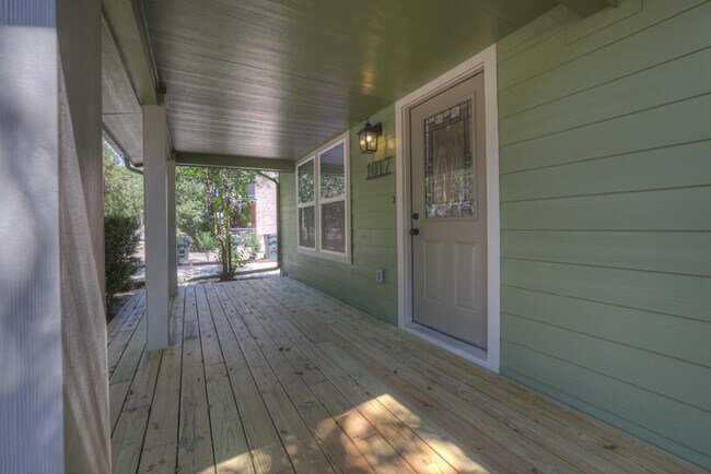 Foto del edificio - 1017 W Martin Luther King Dr