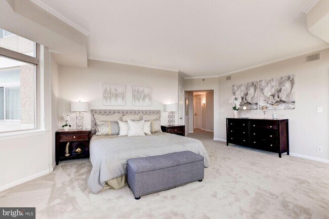 Building Photo - 5610 Wisconsin Ave