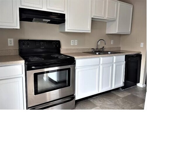Building Photo - 4784 Timberknoll Rd