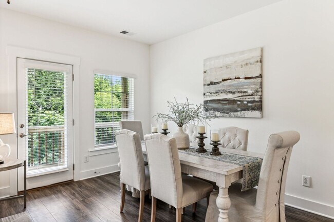 Foto del edificio - Charming 3BR Corner Townhome in Franklin