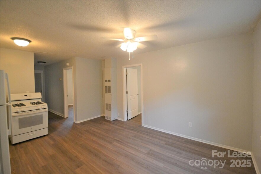 Foto principal - 1007 Plymouth St