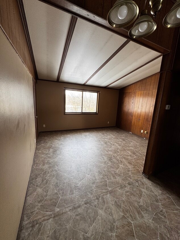 Building Photo - SR 15