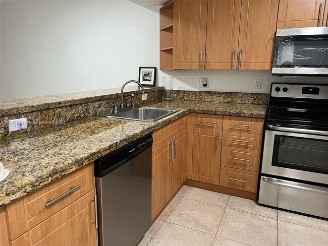 Building Photo - 5221 Geneva Ct