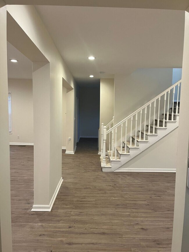 Foto del edificio - 5 Bedroom, 2 bath home