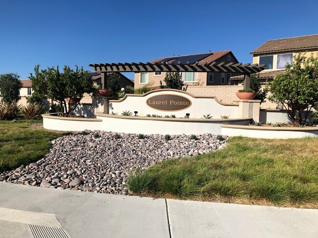 Foto del edificio - Stunning 4-Bedroom Home in the Desirable G...