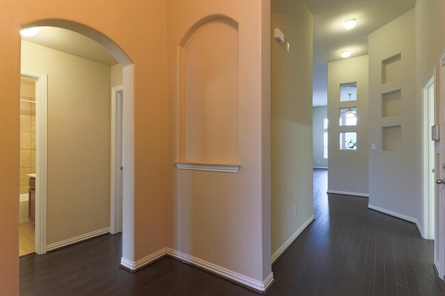 Building Photo - 8250 Arezzo Dr