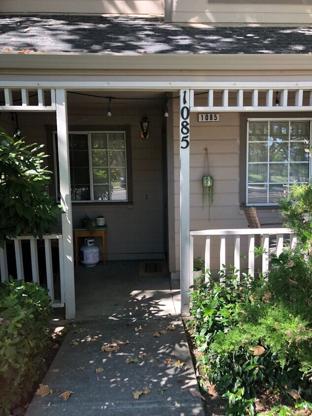 Foto principal - Adorable and Cozy Townhouse