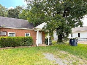 Building Photo - 206 Blacksnake Rd
