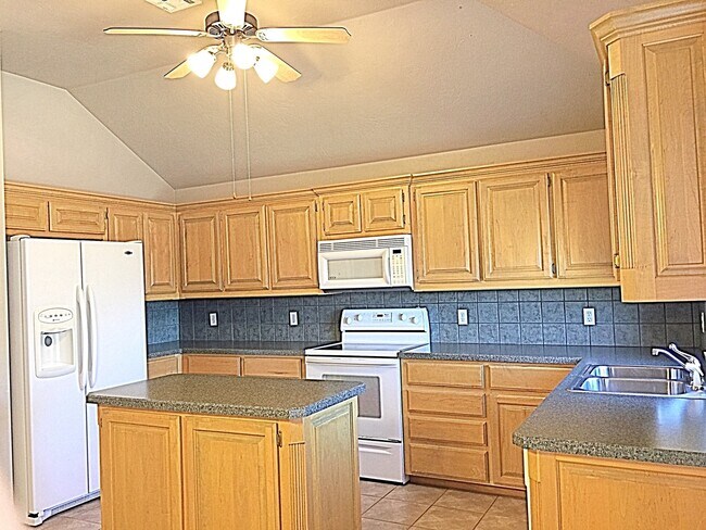 Foto del edificio - 1745 Sq. Ft.- Open Floor Plan- Edmond Schools