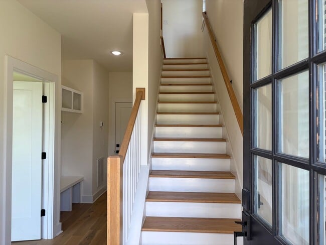 Photo - Gorgeous Brick 3 bed/3 bath Rental Available! Apartment