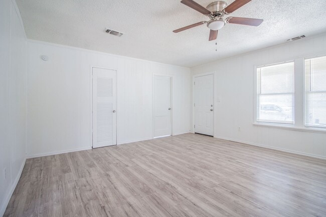 Foto del edificio - Updated 3 bed 1 bath close to 19th Street