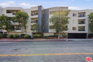 Building Photo - 1037 N Vista St