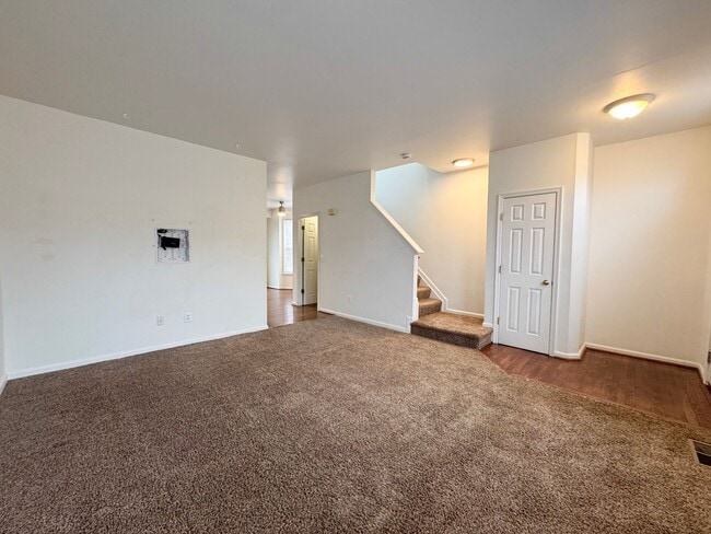 Photo - Spacious 2 Primary Beds 1 Den 3.5 Bath Townhome In Vibrant Sycamore Hill