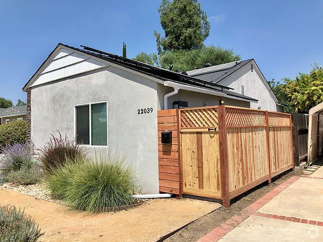 Private Entry - 22039 Gilmore St