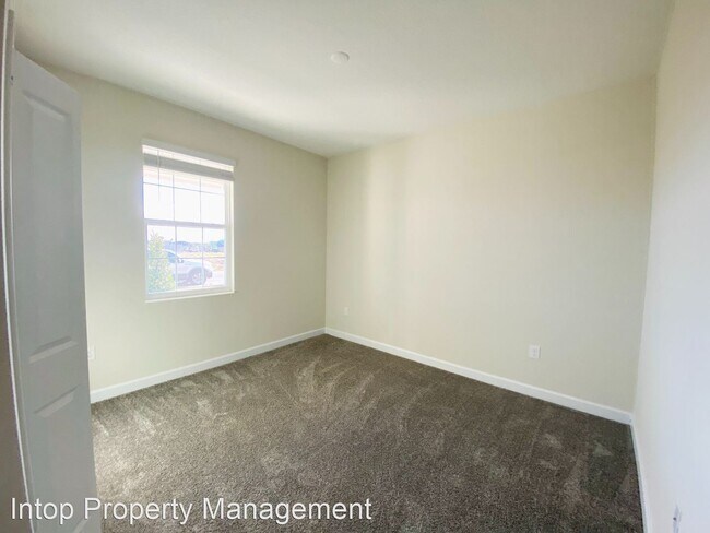 Foto del edificio - 4 br, 3 bath House - 2123 Mountain Pine St