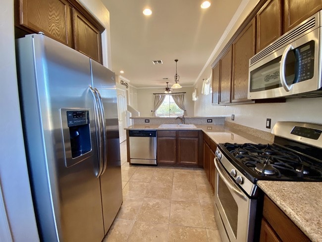 Building Photo - 10848 E New Rock Ridge Dr