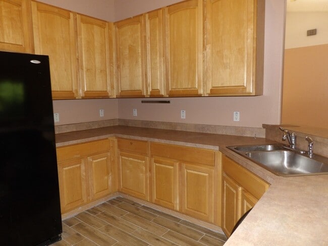 Foto del edificio - Spacious 4 Bedroom 2 Bath 2 Car Garage 223...