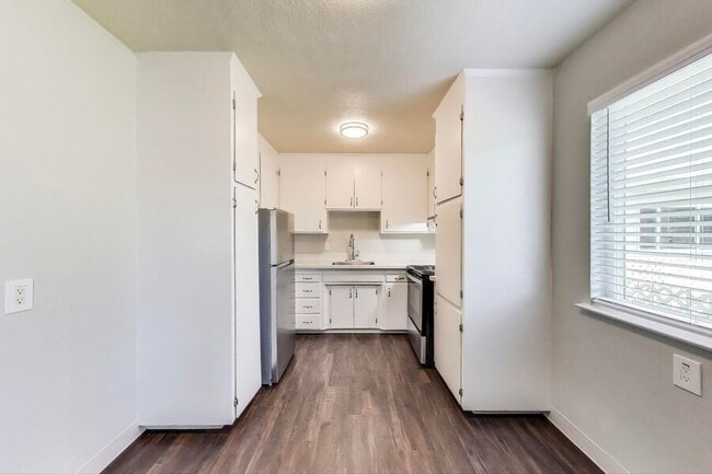 Building Photo - 256 La Pala Dr