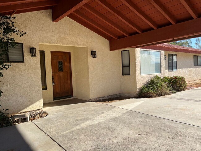 Building Photo - 3 bedroom 2.5 bath Home with a Bonus Room ...