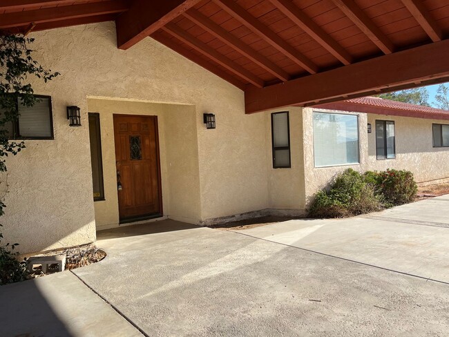 Foto del edificio - 3 bedroom 2.5 bath Home with a Bonus Room ...