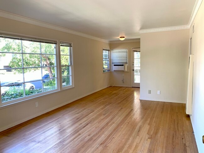 10630 1/2 - 10630 Holman Ave