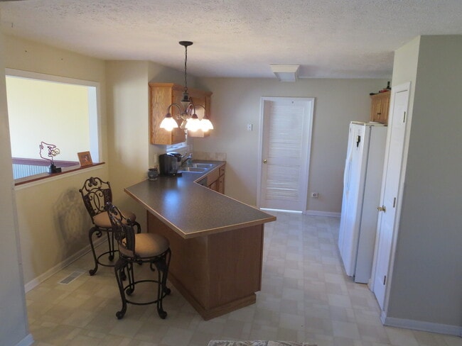 Building Photo - Nice Home Great Location with Perfect Back...