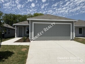 Building Photo - 1441 Erie Dr