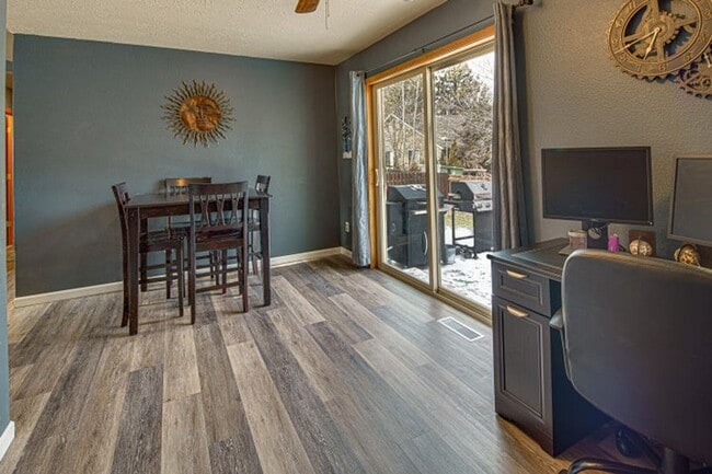 Building Photo - FOR RENT: Unfurnished Pet friendly Single Story 3 bed, 2 bath, 2 car garage w/large fenced lot