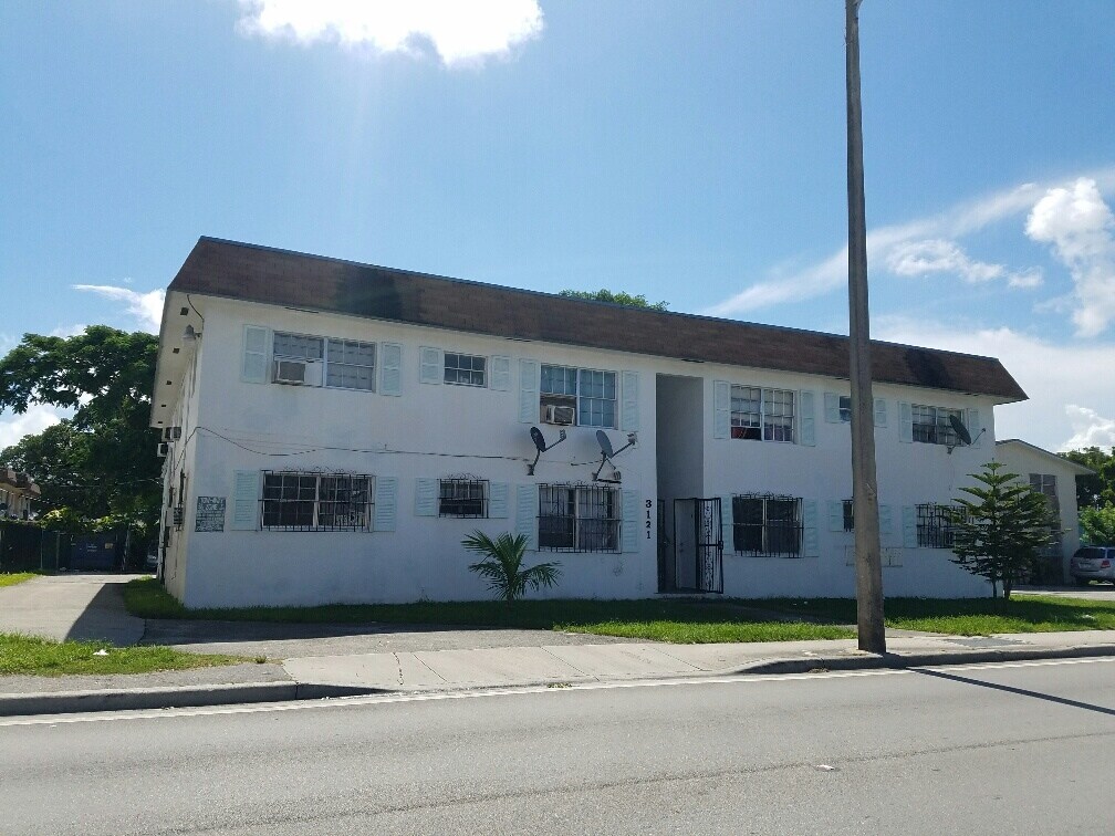 Building Photo - 3121 NW 22nd Ave