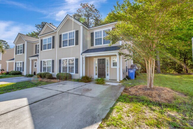 Building Photo - Spacious Townhome in Wescott Plantation!