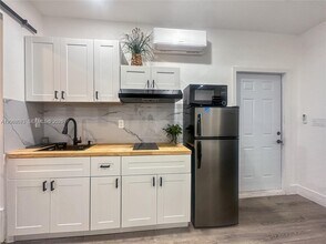 Building Photo - 15400 SW 169th Ln