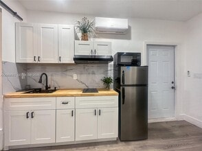 Building Photo - 15400 SW 169th Ln