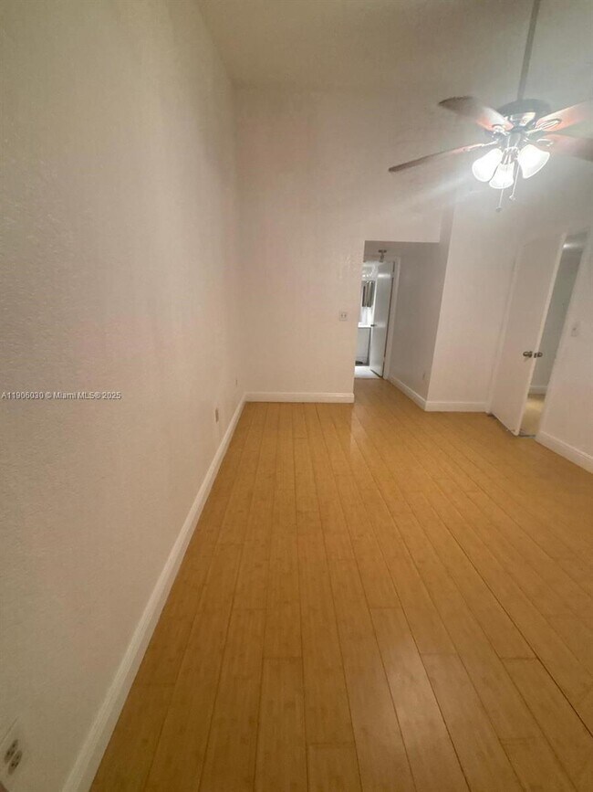 Foto del edificio - 2831 N Oakland Forest Dr