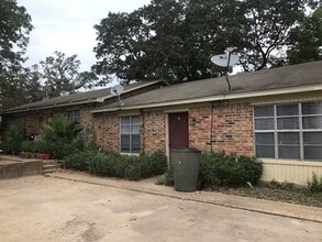 Building Photo - 3305 Holick Ln