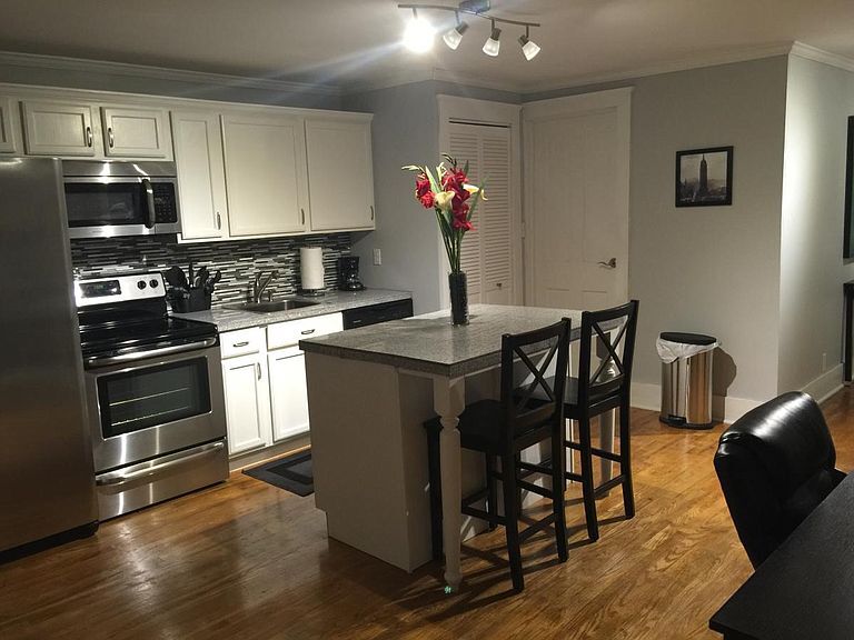 302 W 15th St Unit A, Hopkinsville, KY 42240 Apartments in Hopkinsville, KY