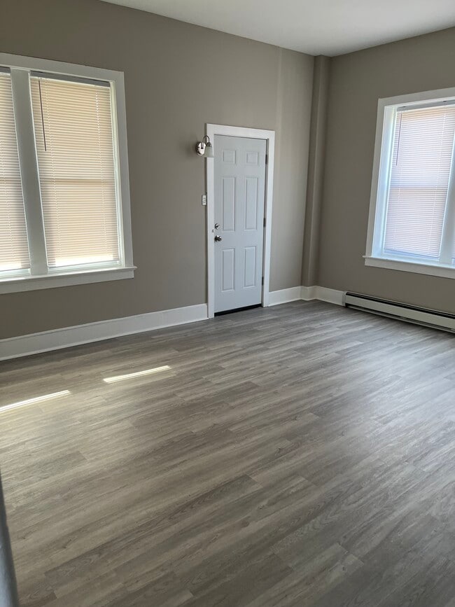 Living Room - 252 Parkway Ave