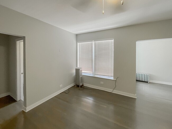 Building Photo - 429 W Surf St