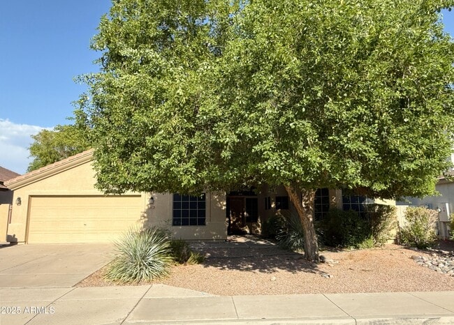 Building Photo - 2729 S Sorrelle
