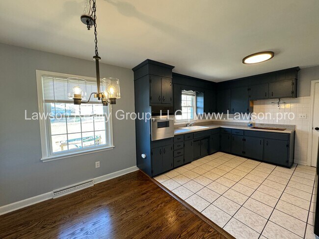 Building Photo - Beautifully Updated Ranch with Large Flat ...