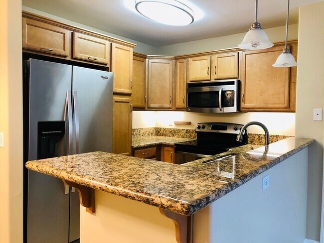 Foto del edificio - Sunny Top Floor 2BD/2BA Condo in Desirable...