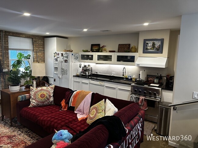 Building Photo - 1927 N Humboldt Blvd