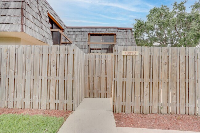 Building Photo - 4091 Palm Bay Cir