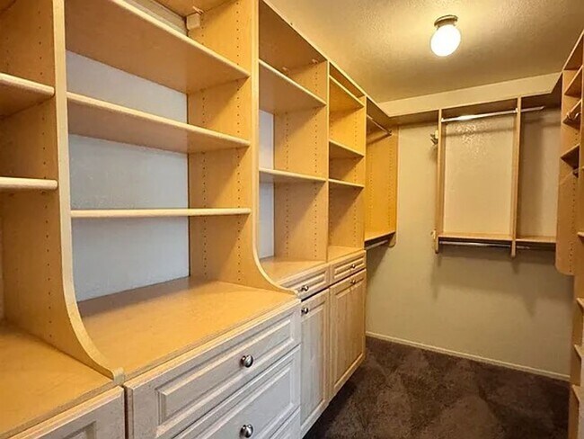 Foto del edificio - 7317 Wilford Ct